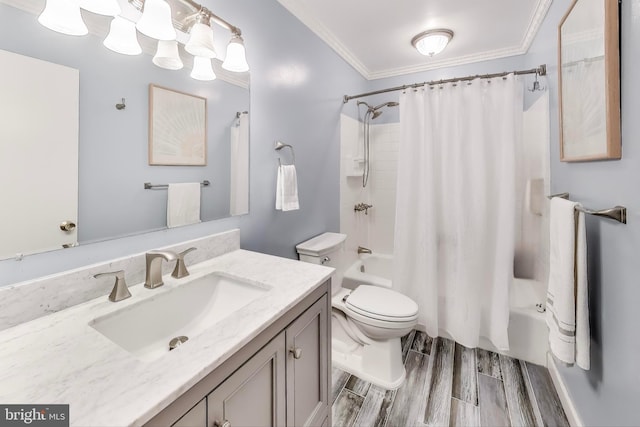 bathroom featuring crown molding, toilet, shower / bath combo, vanity, and wood finished floors