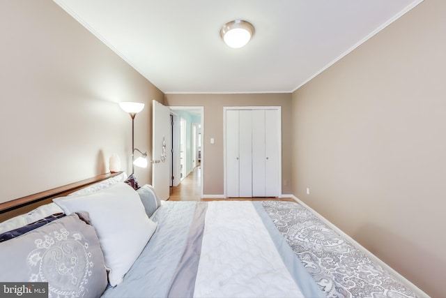 bedroom featuring baseboards, a closet, and ornamental molding