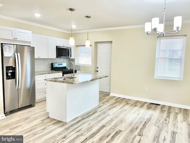 kitchen featuring crown molding, appliances with stainless steel finishes, light wood-type flooring, and tasteful backsplash