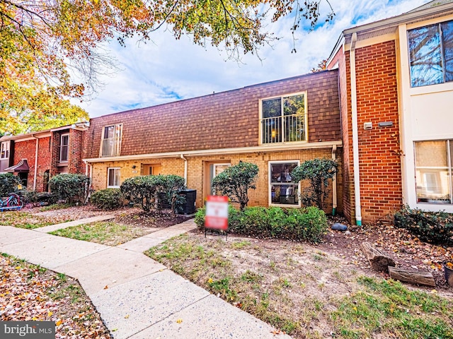 view of front of house