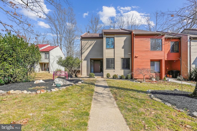 view of front of house with a front lawn