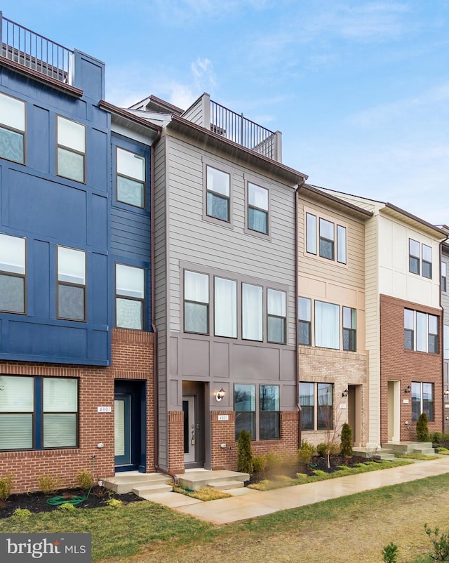 townhome / multi-family property featuring brick siding