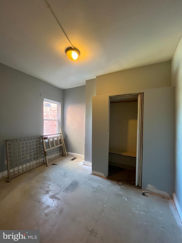 spare room with visible vents and baseboards