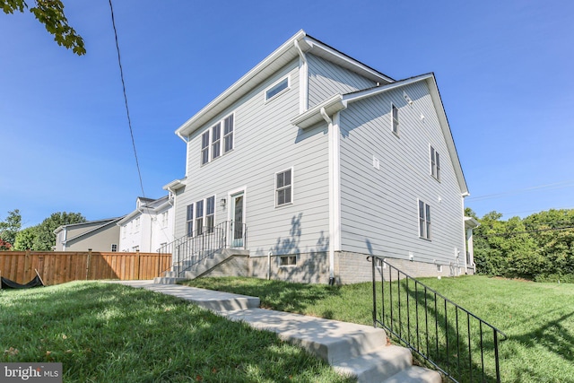 view of side of property featuring a lawn