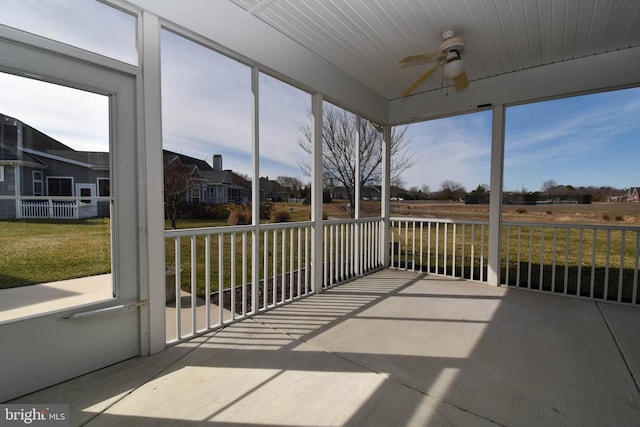 sunroom featuring a ceiling fan