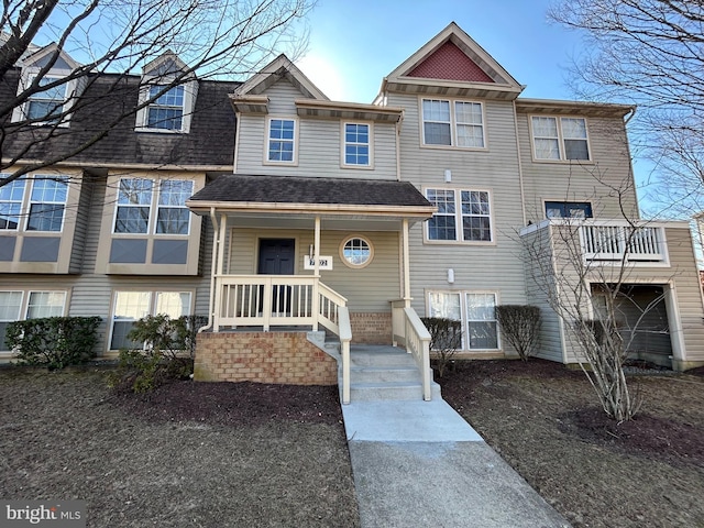 townhome / multi-family property with a shingled roof