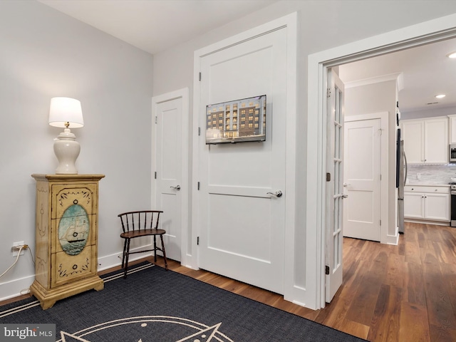 living area featuring baseboards, wood finished floors, and recessed lighting