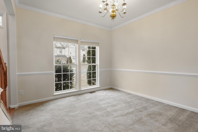 empty room with carpet floors, crown molding, and a notable chandelier