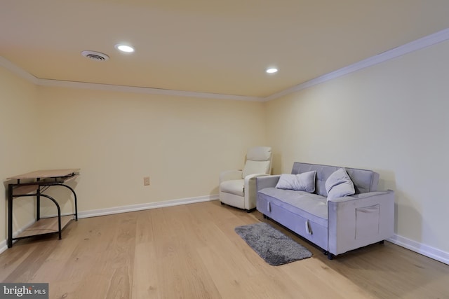 sitting room with recessed lighting, baseboards, crown molding, and wood finished floors