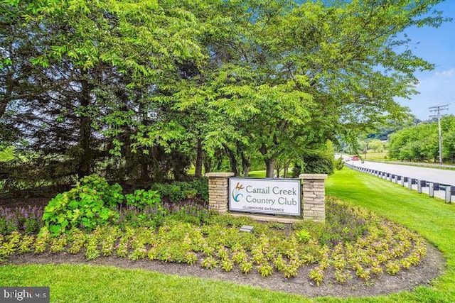 view of community / neighborhood sign