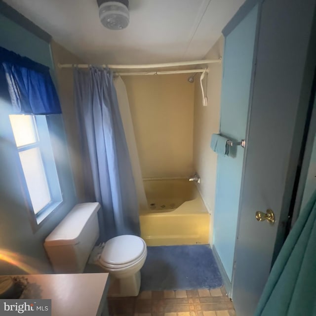 full bathroom with toilet and shower / tub combo with curtain