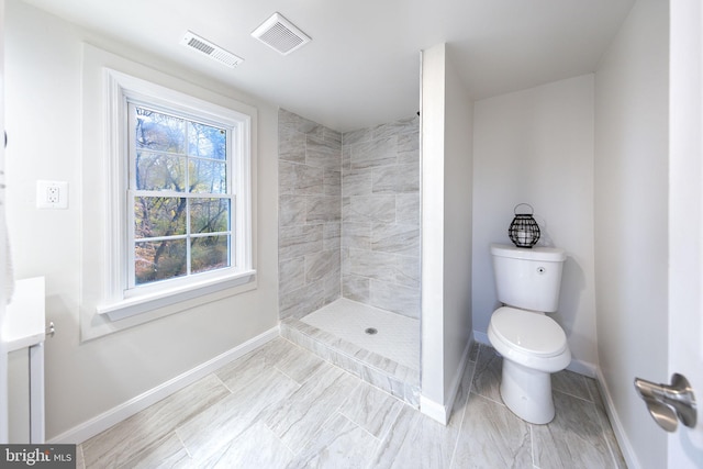 full bathroom with baseboards, visible vents, and toilet