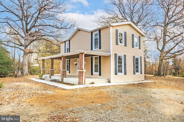 view of front of property with covered porch and driveway