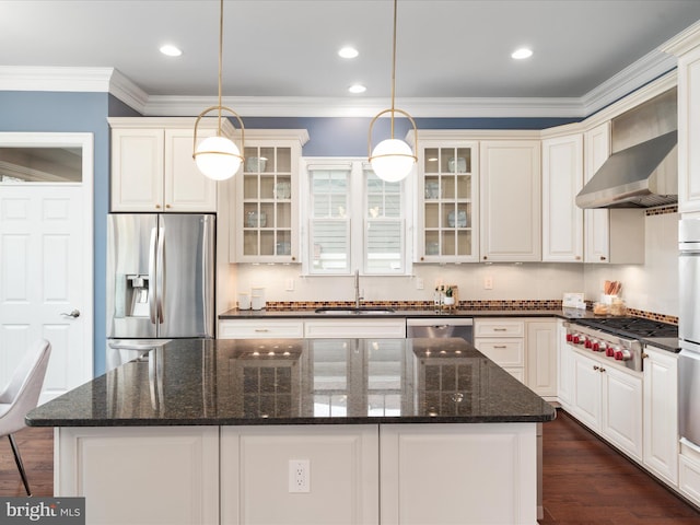 kitchen with ornamental molding, a center island, stainless steel appliances, and a sink