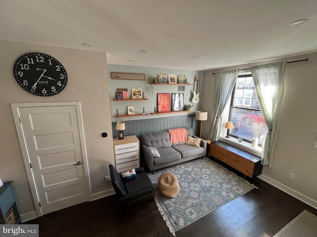 living area featuring recessed lighting, baseboards, and wood finished floors