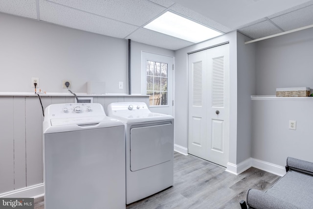 laundry room featuring laundry area, independent washer and dryer, baseboards, and wood finished floors