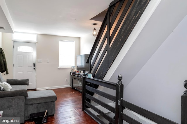 living room featuring dark wood-style floors, visible vents, and baseboards