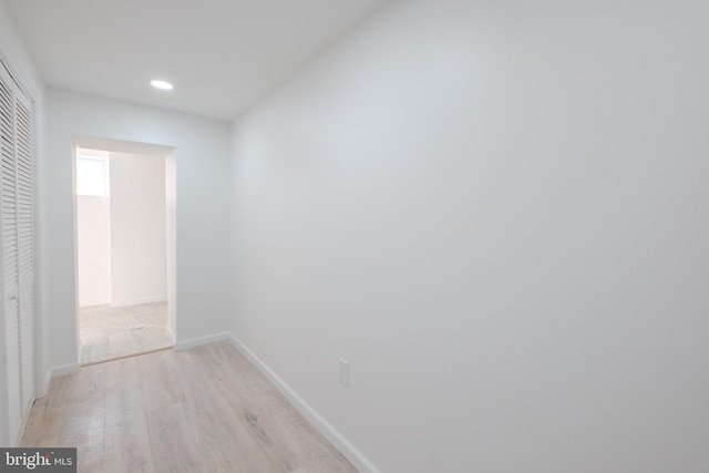 interior space featuring light wood finished floors, baseboards, a closet, and recessed lighting