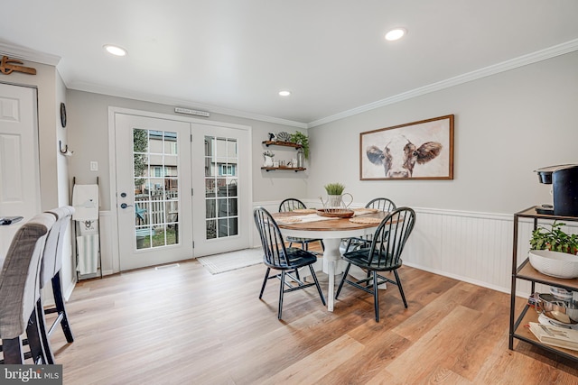 dining room with recessed lighting, wainscoting, crown molding, and light wood finished floors