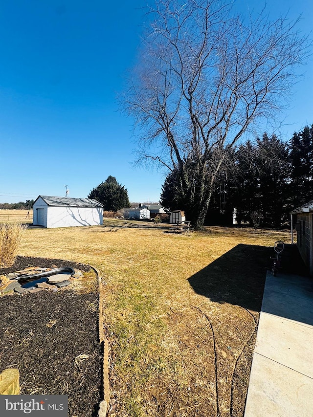 view of yard with an outdoor structure and a shed