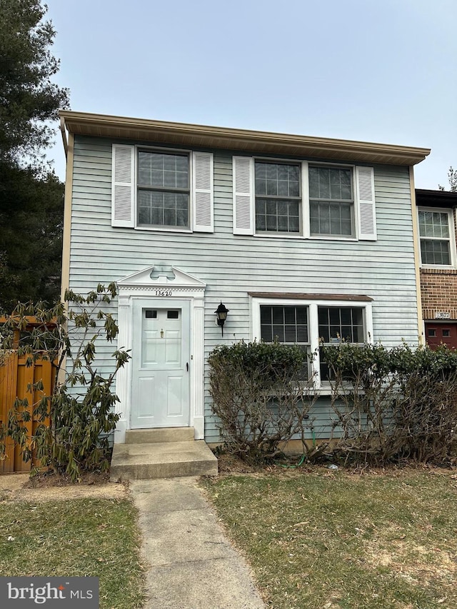 view of front of house with entry steps and a front lawn