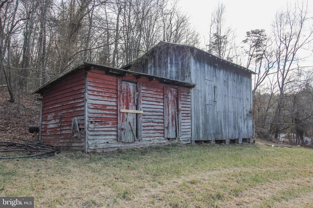 view of outdoor structure featuring an outdoor structure
