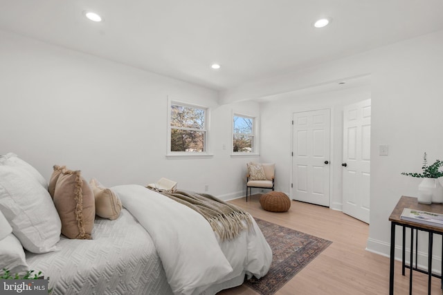 bedroom featuring light wood-style floors, recessed lighting, and baseboards