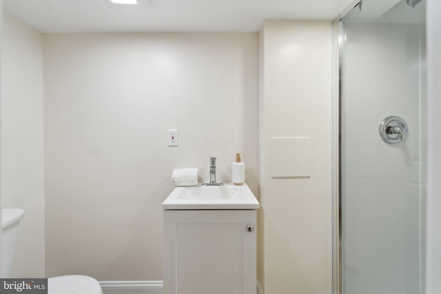 full bathroom with a shower, vanity, and toilet