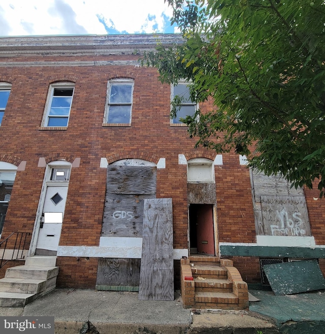 view of front of home featuring brick siding