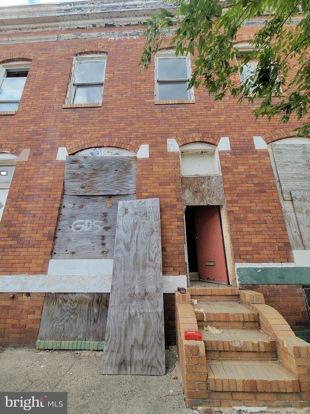 view of front of house with brick siding