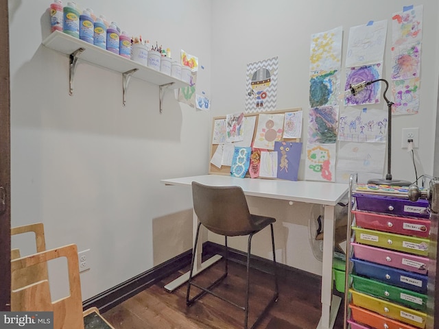 office space with dark wood-style floors, baseboards, and built in study area