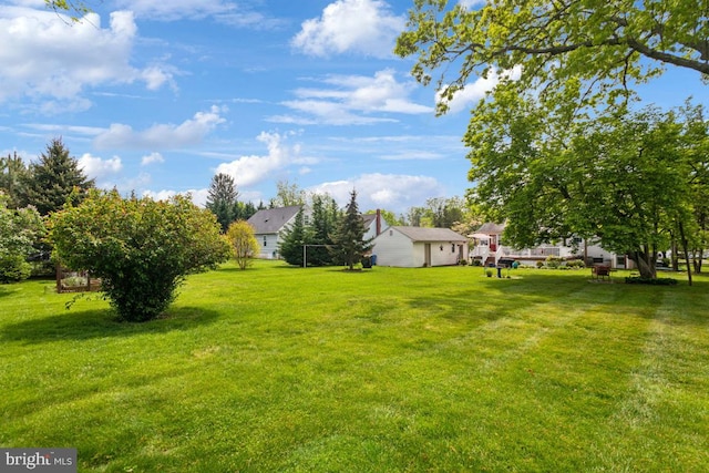 view of yard featuring a residential view