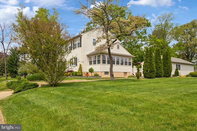 exterior space featuring a front yard