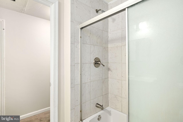 full bath with enclosed tub / shower combo and baseboards