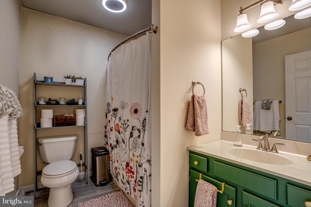 full bath featuring wood finished floors, a shower with shower curtain, vanity, and toilet