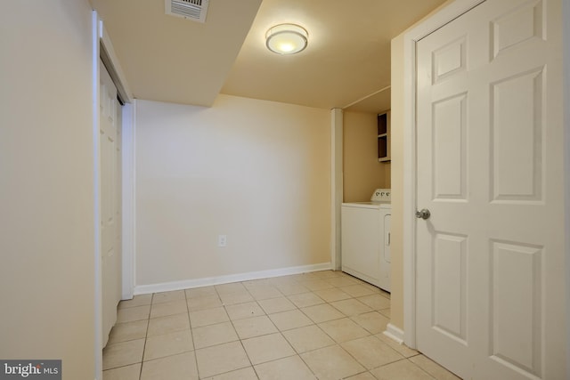 laundry room featuring light tile patterned floors, laundry area, visible vents, baseboards, and washer / clothes dryer