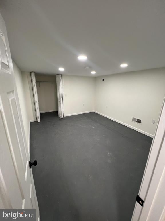 finished basement with recessed lighting, visible vents, and baseboards