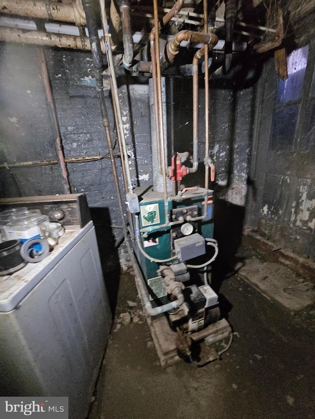 utility room with washer / clothes dryer