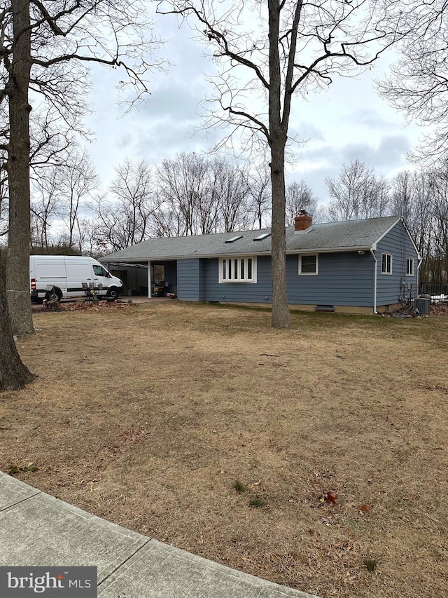 view of front of home featuring a chimney and a front yard