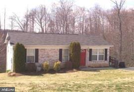 view of front of home with a front yard