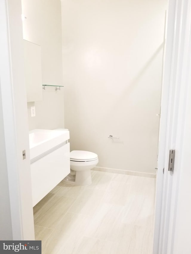 989 S Buchanan St Unit 320, Arlington, VA 22204 - half bath with vanity, toilet, and baseboards