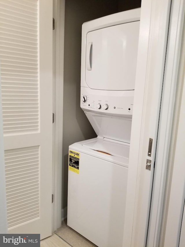 989 S Buchanan St Unit 320, Arlington, VA 22204 - laundry area with laundry area and stacked washer / dryer