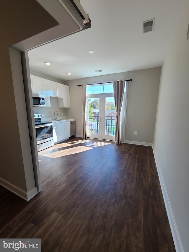 989 S Buchanan St Unit 320, Arlington, VA 22204 - interior space featuring dark wood finished floors, a sink, visible vents, and baseboards