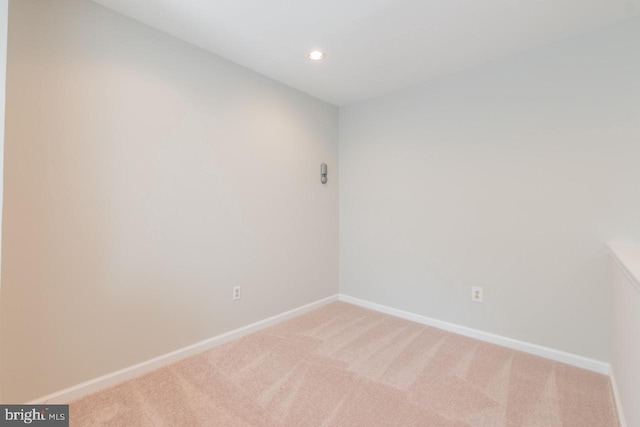 carpeted spare room with baseboards and recessed lighting