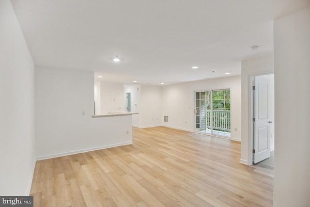 spare room with light wood-style floors, recessed lighting, visible vents, and baseboards