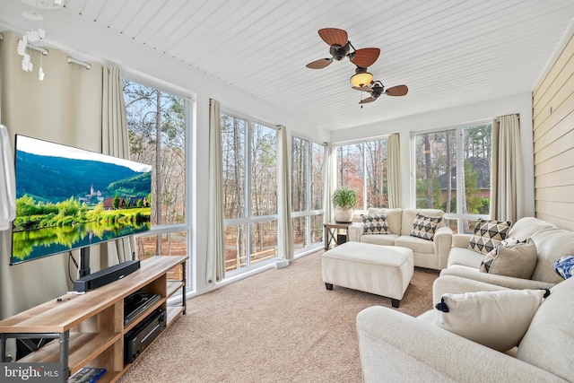 sunroom / solarium featuring a ceiling fan