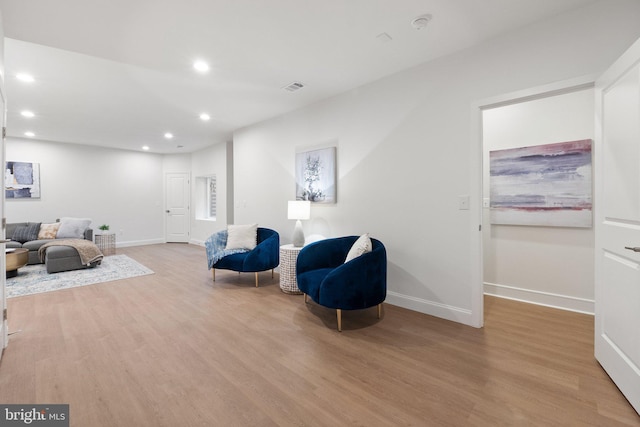 sitting room featuring baseboards, recessed lighting, visible vents, and light wood-style floors