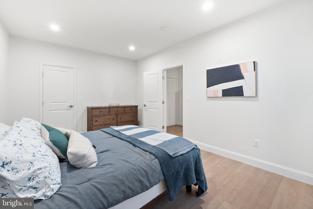 bedroom featuring light wood-type flooring, baseboards, and recessed lighting