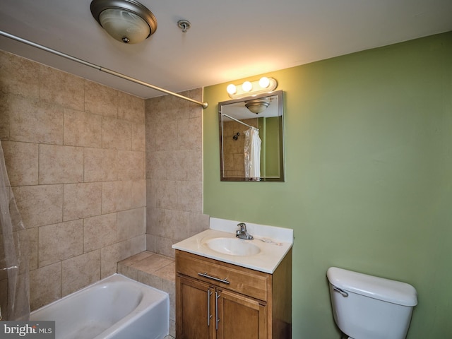 full bath featuring toilet, vanity, and shower / tub combo with curtain