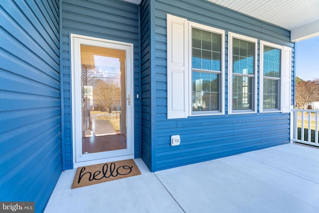 property entrance featuring a porch